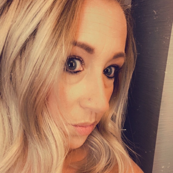 Meet your Posher, Courtney - Picture 1 of 1